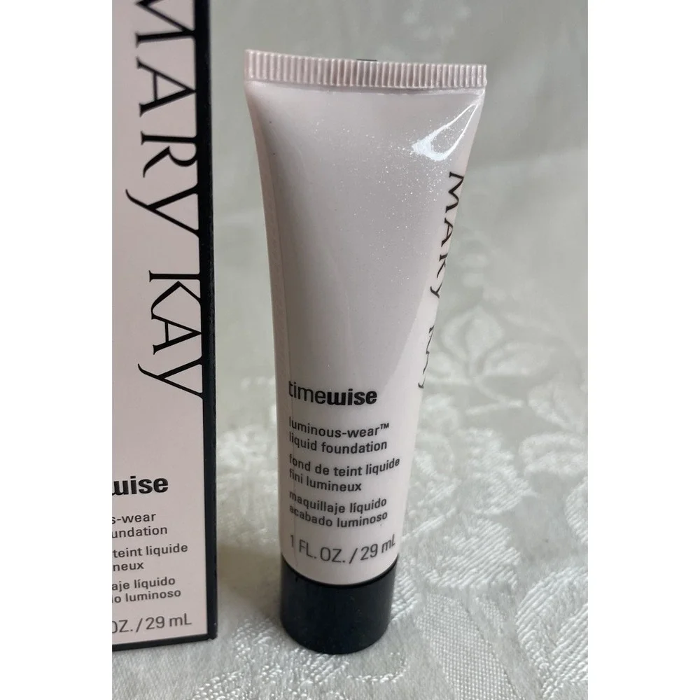 Mary Kay Timewise Luminous-Wear Liquid Foundation Beige 2 038705 NEW IN BOX